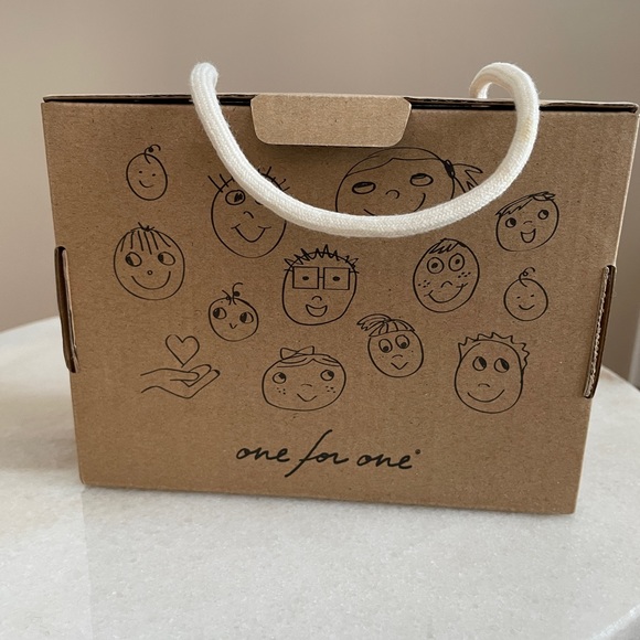 BRAND NEW Baby TOMS Size 4 Red Corduroy NWT! - Picture 8 of 9